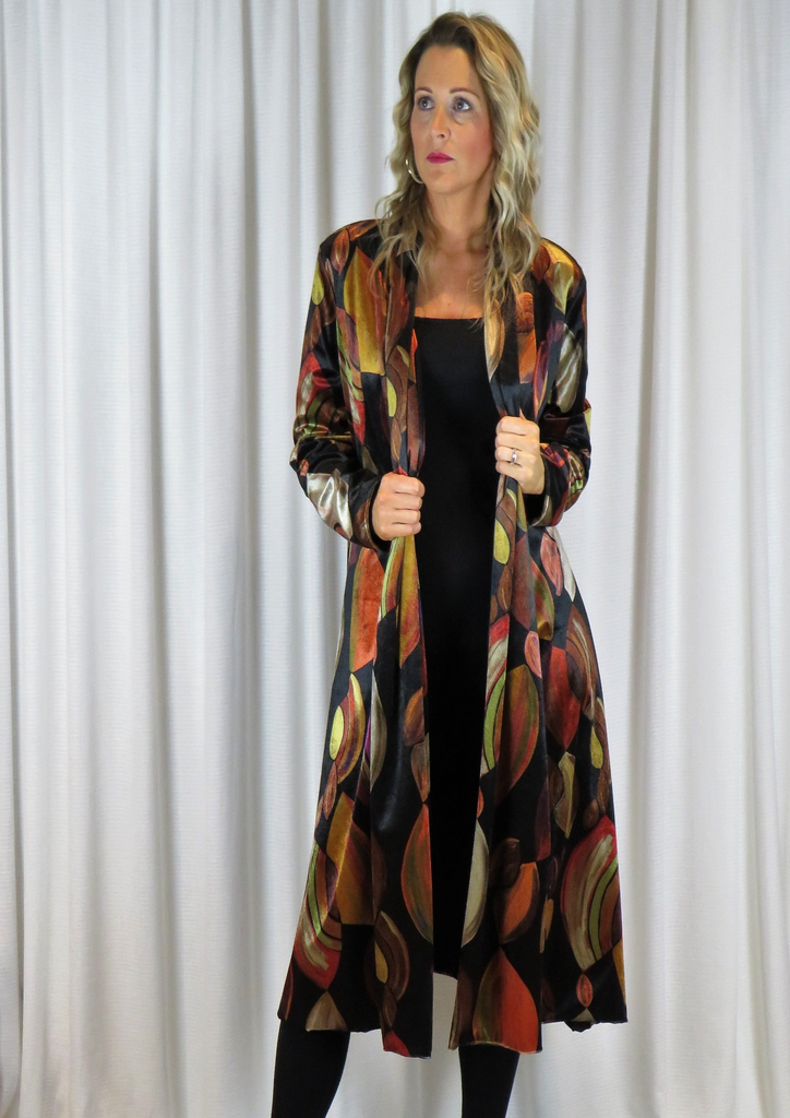 The scarf coat is made from a soft stretch viscose velvet fabric, with a beautiful all over brown autumnal design. Perfect for any autumn winter occasion, from a wedding Mother of the Bride, Mother of the Groom, Wedding Guest to a party or everyday wear. This coat will take you from day to night with effortless style and elegance.