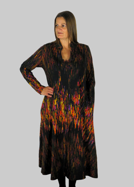 This V Collar dress is made from a soft feel black jersey fabric, with an all over multicolour print. Perfect for any autumn / winter occasion from a wedding, mother of the bride, mother of the groom to a party or everyday wear. This dress will take you from day to night with effortless style and elegance. Available in Abstract Aqua, Fuchsia & Green,& Fusion Aqua & Gold