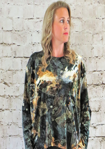 The wide top is made from a soft stretch green viscose velvet fabric, with a beautiful all over butterfly design. Perfect for any autumn winter occasion from a party to everyday wear. This top will take you from day to night with effortless style and elegance.