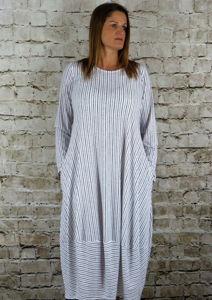 This bell hem dress is made from a soft feel jersey fabric, with an all over lined print. Perfect for any spring summer occasion or everyday wear. This dress will take you from day to night with effortless style and elegance. Available in sky and white.