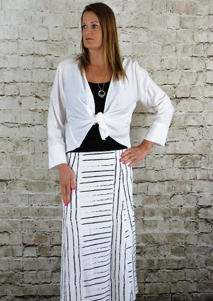 This frill back skirt is made from a soft white linen, with an all over black print. Perfect for any spring summer occasion or everyday wear. This skirt will take you from day to night with effortless style and elegance.