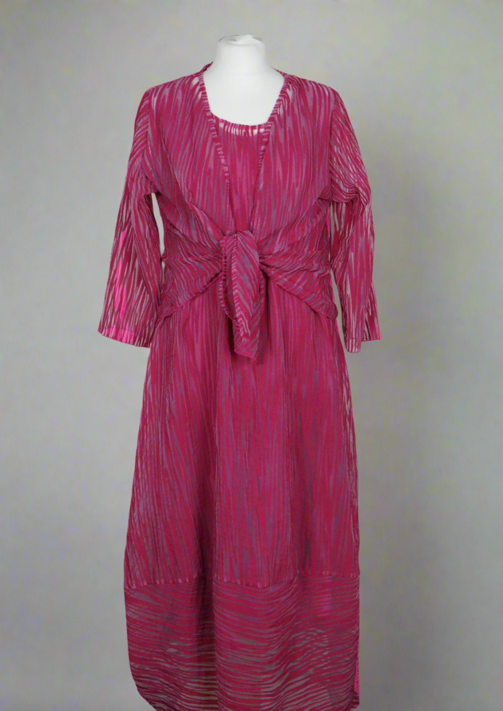 The shrug is made from a soft sheer pink fabric with a beautiful stripe design. Perfect for any spring summer occasion, from a wedding - mother of the bride, mother of the groom and wedding guest to everyday wear. This shrug will take you from day to night with effortless style and elegance. Matching dresses available.