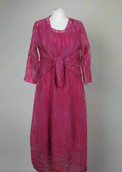 The shrug is made from a soft sheer pink fabric with a beautiful stripe design. Perfect for any spring summer occasion, from a wedding - mother of the bride, mother of the groom and wedding guest to everyday wear. This shrug will take you from day to night with effortless style and elegance. Matching dresses available.
