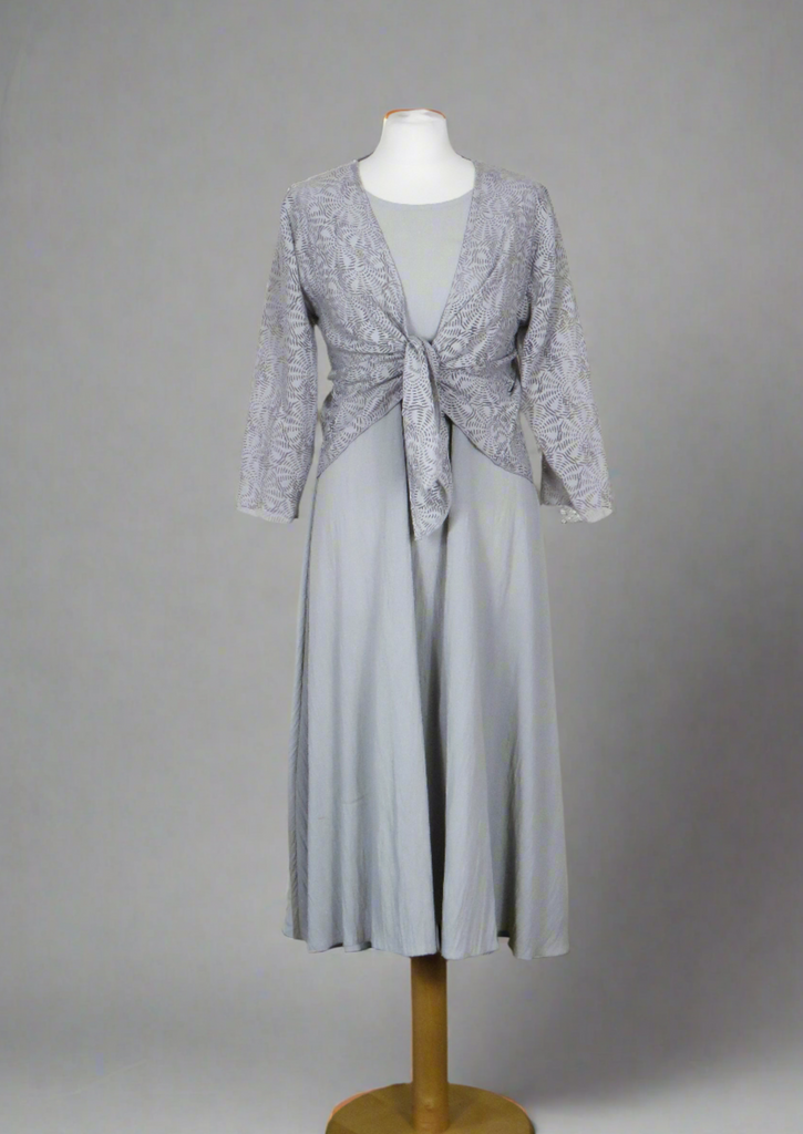 The shrug is made from a soft sheer silver fabric with a beautiful shell design. Perfect for any spring summer occasion, from a wedding - mother of the bride, mother of the groom and wedding guest to everyday wear. This shrug will take you from day to night with effortless style and elegance. Matching dresses available.