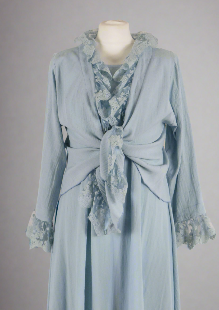 The shrug is made from a soft blue crepe fabric with a beautiful lace edge. Perfect for any spring summer occasion, from a wedding - mother of the bride, mother of the groom and wedding guest to everyday wear. This shrug will take you from day to night with effortless style and elegance. Matching dresses available.