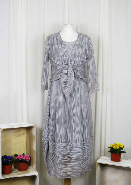 The shrug is made from a soft sheer Silver fabric with a beautiful stripe design. Perfect for any spring summer occasion, from a wedding - mother of the bride, mother of the groom and wedding guest to everyday wear. This shrug will take you from day to night with effortless style and elegance. Matching dresses available.