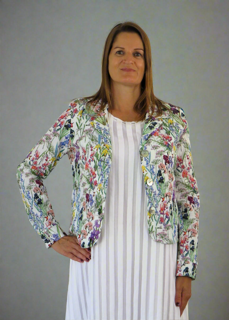 This jacket is made from a soft feel white cotton fabric, with a beautiful all over flower print. Perfect for any spring summer occasion, from a wedding - mother of the bride, mother of the groom and wedding guest to everyday wear. This jacket will take you from day to night with effortless style and elegance.