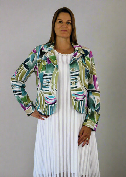 This jacket is made from a soft white linen, with a beautiful all over colourful print. Perfect for any spring summer occasion, from a wedding - mother of the bride, mother of the groom and wedding guest to everyday wear. This jacket will take you from day to night with effortless style and elegance.