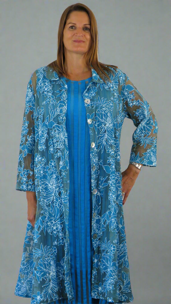 This coat is made from a soft blue organza fabric, with a beautiful all over floral design. Perfect for any spring summer occasion, from a wedding - mother of the bride, mother of the groom and wedding guest to everyday wear. This coat will take you from day to night with effortless style and elegance.