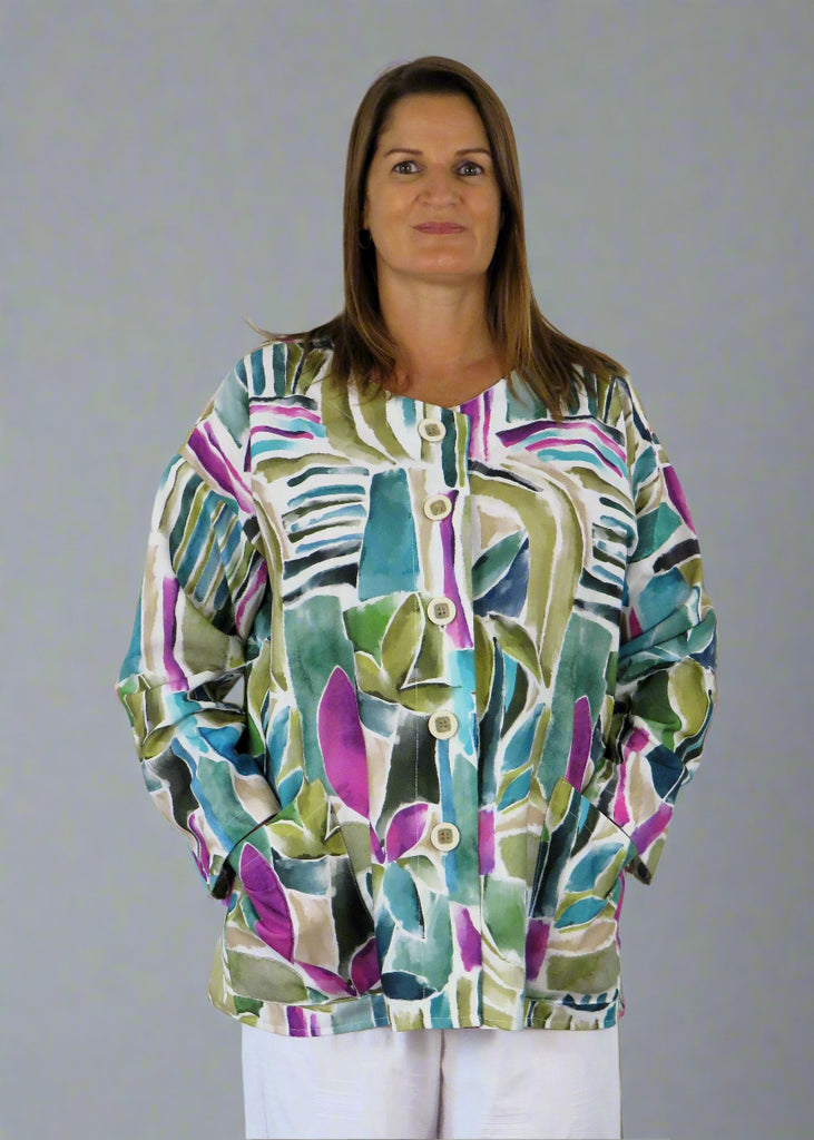 This jacket is made from a soft white linen, with a beautiful all over colourful print. Perfect for any spring summer occasion, from a wedding - mother of the bride, mother of the groom and wedding guest to everyday wear. This jacket will take you from day to night with effortless style and elegance.