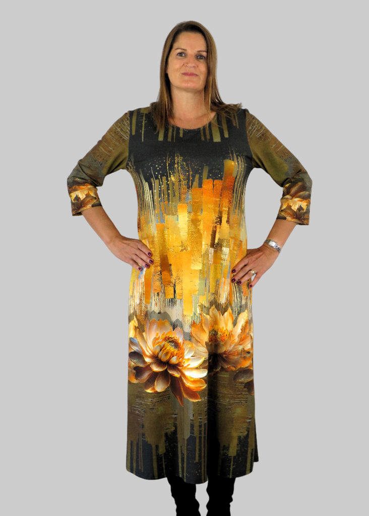 This panel dress is made from a soft feel jersey fabric, with an all over gold print. Perfect for any autumn / winter occasion from a wedding, mother of the bride, mother of the groom to a party or everyday wear. This dress will take you from day to night with effortless style and elegance.