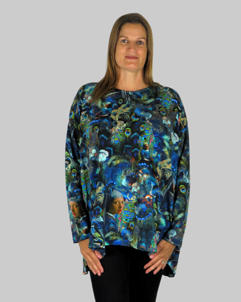 This wide top is made from a soft feel jersey, with a beautiful all over multi colour print. Perfect for any autumn winter occasion, from a wedding to any celebration to everyday wear. The wide top will take you from day to night with effortless style and elegance