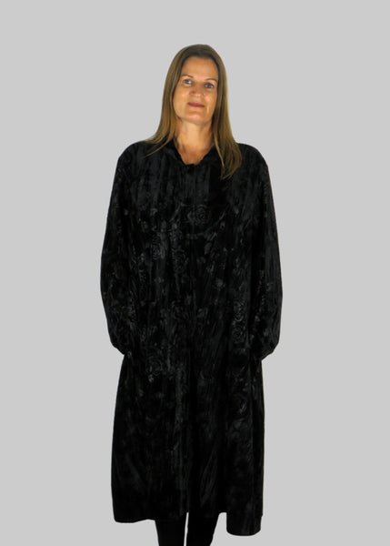 This coat is made from a soft stretch black viscose velvet fabric, with an embossed flower all over design. Perfect for any autumn winter occasion, from a wedding, Mother of the Bride, Mother of the Groom, Wedding Guest to a party or everyday wear. This coat will take you from day to night with effortless style and elegance. Please note: The coat is unlined.