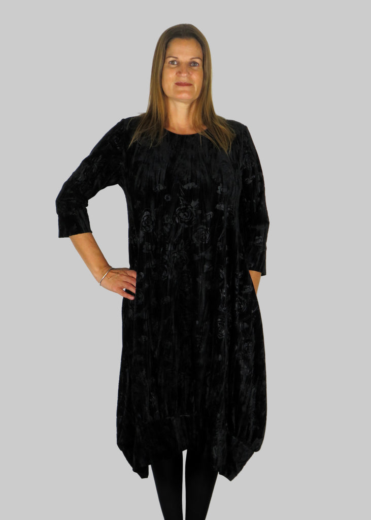 The gathered hem dress is made from a soft stretch black viscose velvet fabric, with a embossed flower all over design. Perfect for any autumn winter occasion, from a wedding, Mother of the Bride, Mother of the Groom, Wedding Guest to a party or everyday wear. This dress will take you from day to night with effortless style and elegance.