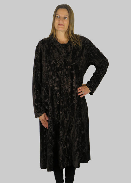 This coat is made from a soft stretch brown viscose velvet fabric, with an embossed flower all over design. Perfect for any autumn winter occasion, from a wedding, Mother of the Bride, Mother of the Groom, Wedding Guest to a party or everyday wear. This coat will take you from day to night with effortless style and elegance. Please note: The coat is unlined.