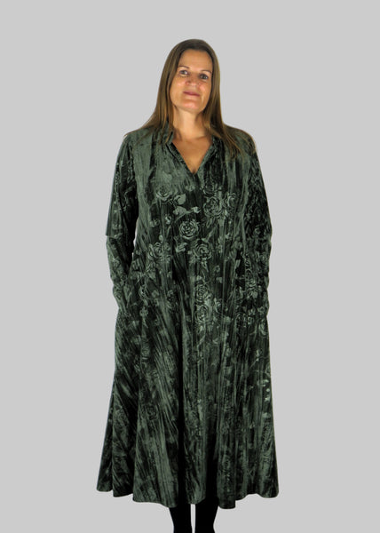 The collar dress is made from a soft stretch forest viscose velvet fabric, with an embossed flower all over design. Perfect for any autumn winter occasion, from a wedding, Mother of the Bride, Mother of the Groom, Wedding Guest to a party or everyday wear. This dress will take you from day to night with effortless style and elegance.