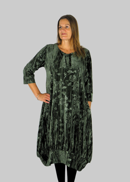 The gathered hem dress is made from a soft stretch forest viscose velvet fabric, with an embossed flower all over design. Perfect for any autumn winter occasion, from a wedding, Mother of the Bride, Mother of the Groom, Wedding Guest to a party or everyday wear. This dress will take you from day to night with effortless style and elegance.