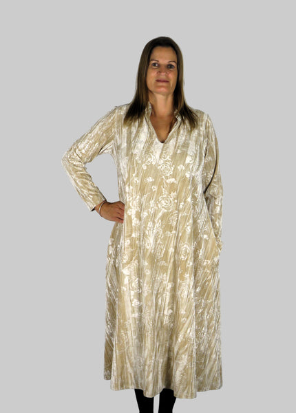 The collar dress is made from a soft stretch cream viscose velvet fabric, with an embossed flower all over design. Perfect for any autumn winter occasion, from a wedding, Mother of the Bride, Mother of the Groom, Wedding Guest to a party or everyday wear. This dress will take you from day to night with effortless style and elegance.