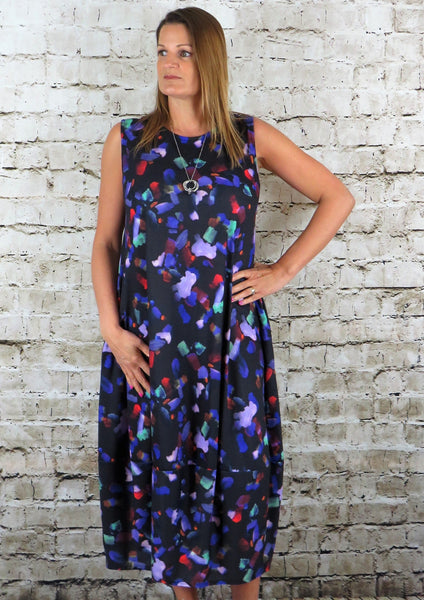 This sleeveless bell hem dress is made from a soft feel black jersey fabric, with a beautiful all over multi colour print. Perfect for any spring summer occasion or everyday wear. This dress will take you from day to night with effortless style and elegance.